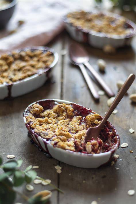Crumble doré et parfumé aux fruits rouges