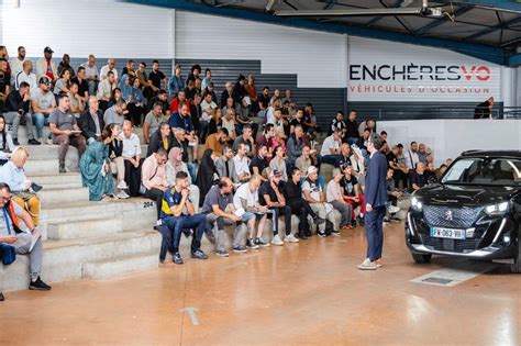 Salle de vente aux enchères d'art