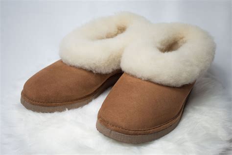 Détail de la doublure en peau de mouton d'un chausson Moa