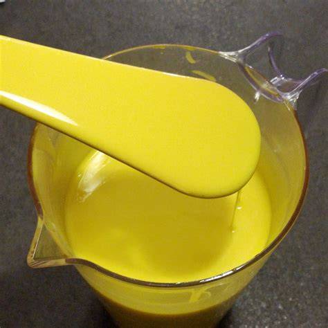 démoulage et glaçage miroir jaune