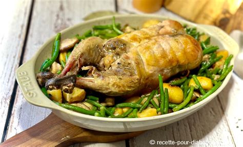 Une pintade désossée prête à être farcie