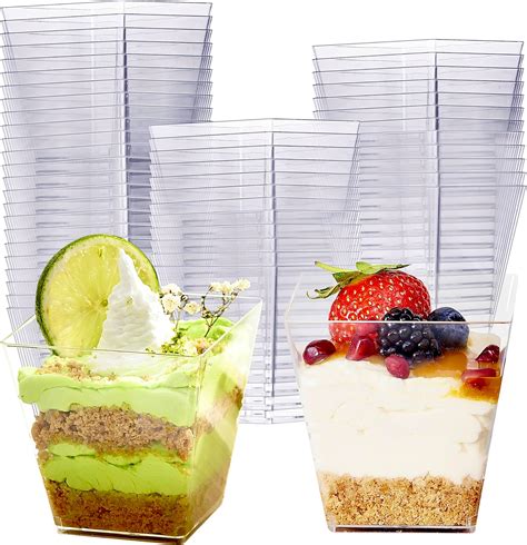 Assortiment de verrines en plastique transparent