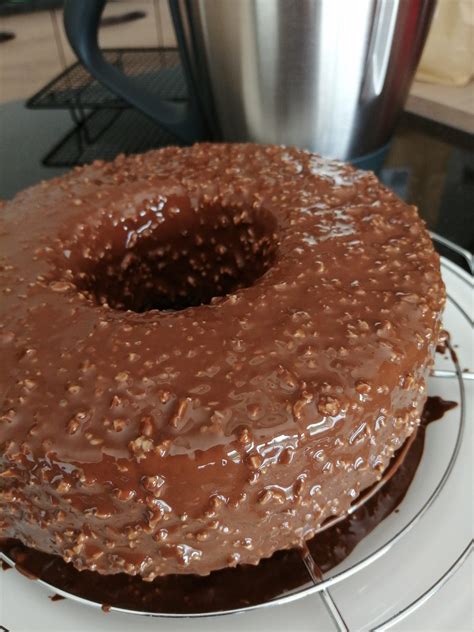 Ingrédients pour le glaçage rocher : chocolat, amandes, huile