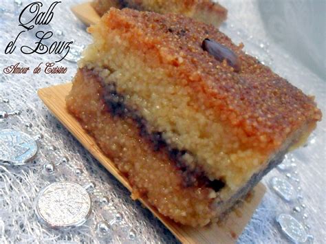 Pâtisserie algérienne Kalb El Louz coupée en carrés