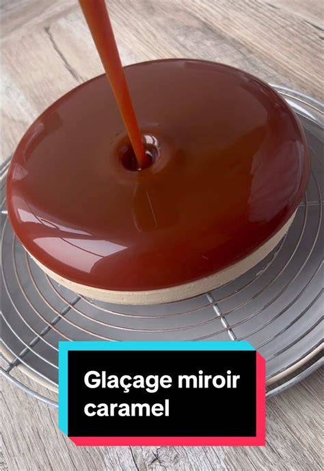 Glaçage miroir caramel sur entremets