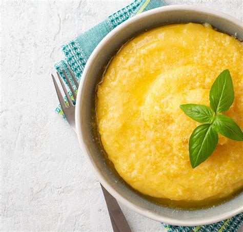 Base polenta: cuisson, émulsification et couchage dans le moule
