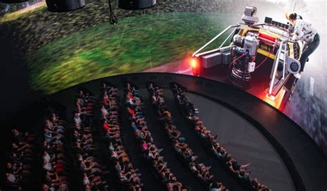 Image d'une attraction du Futuroscope, comme Chasseurs de Tornades