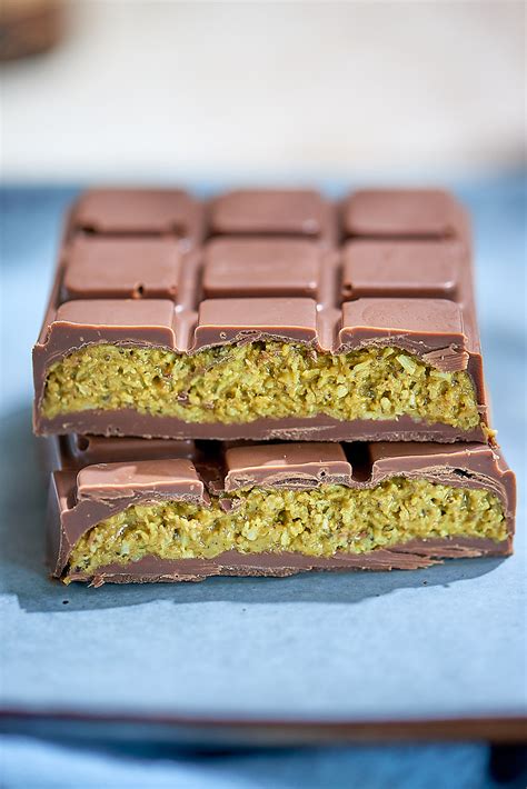 Tablette de chocolat de Dubaï avec garniture visible