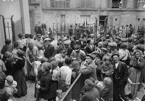 Photo de réfugiés français fuyant devant l'avancée allemande