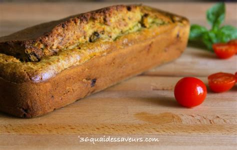 Ingrédients pour un cake pesto tomates séchées