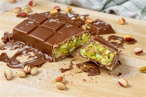 Tablette de chocolat de Dubaï garnie à la pistache