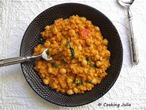 Lentilles corail, pois chiches et épinards dans un bol