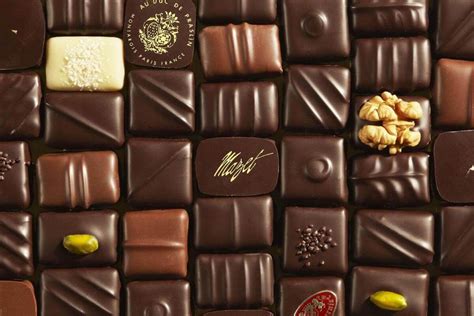 Photographie d'une sélection de pralines et autres confiseries Mazet