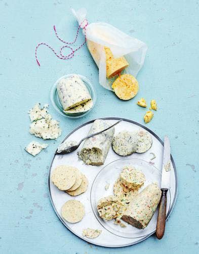 Assortiment de beurres aromatisés aux agrumes et épices