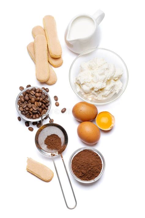 Ingrédients clés pour un tiramisu : mascarpone, œufs, café, biscuits cuillère, cacao