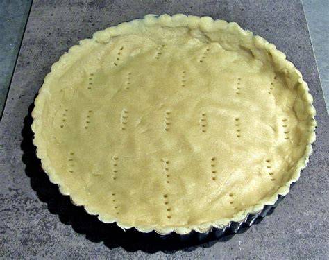 Schéma: découpe et pré-cuisson de la pâte sablée