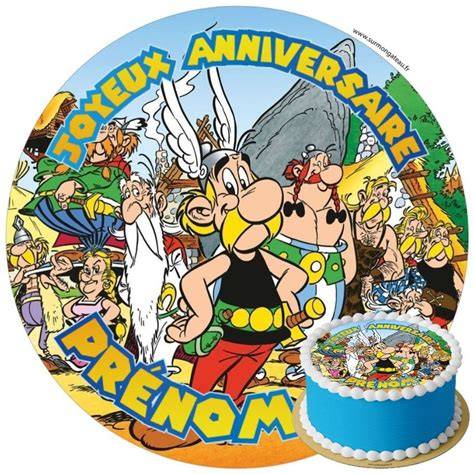 Photo composite montrant le gâteau fini avec décoration Astérix