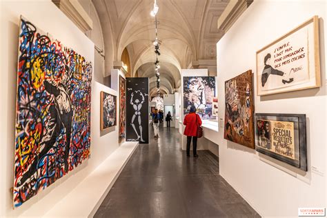 Photographie d'une exposition d'art local