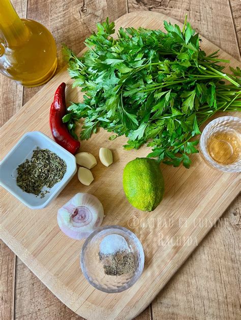 Ingrédients frais pour un chimichurri coloré