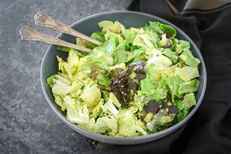 Salade verte avec vinaigrette