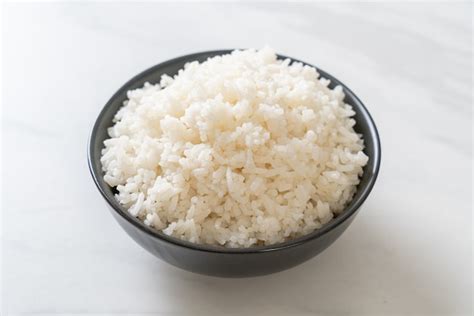 Bol de riz blanc cuit et égoutté
