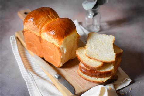 pain de mie doré et gonflé
