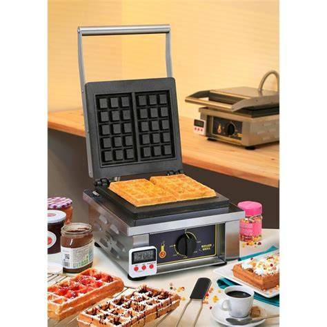 Gaufre bruxelloise dans un gaufrier à 20 trous, dorée et croustillante