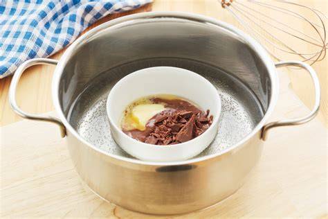 Infographie: étapes clé de la cuisson au bain-marie et astuces épinards