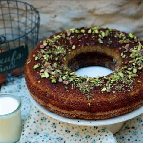 Un gâteau moelleux à la pistache et à la fleur d'oranger